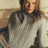 Huvtröja Winter Bliss i kabelstickning – Athletic Heather Grey