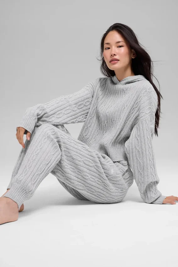 Huvtröja Winter Bliss i kabelstickning – Athletic Heather Grey