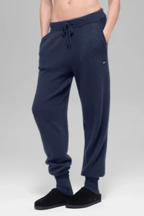 Joggingbyxor i ull och kashmir med High-Waist – New Class – Marinblå