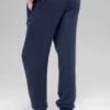 Joggingbyxor i ull och kashmir med High-Waist – New Class – Marinblå