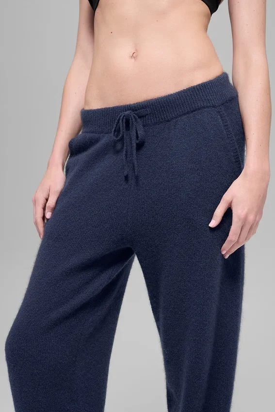 Joggingbyxor i ull och kashmir med High-Waist – New Class – Marinblå