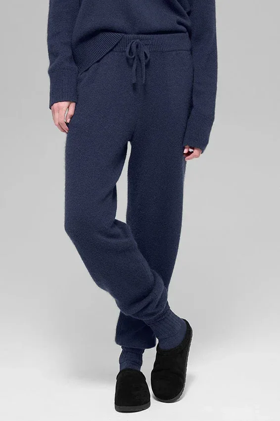 Joggingbyxor i ull och kashmir med High-Waist – New Class – Marinblå