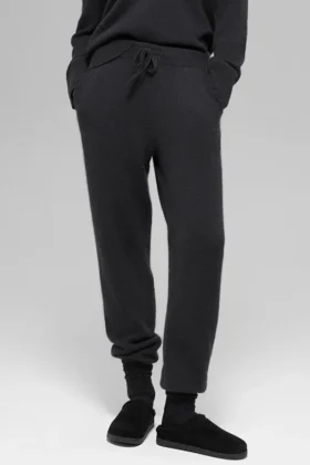 Joggingbyxor i ull och kashmir med High-Waist – New Class – Svart