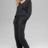 Joggingbyxor i ull och kashmir med High-Waist – New Class – Svart