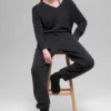 Joggingbyxor i ull och kashmir med High-Waist – New Class – Svart