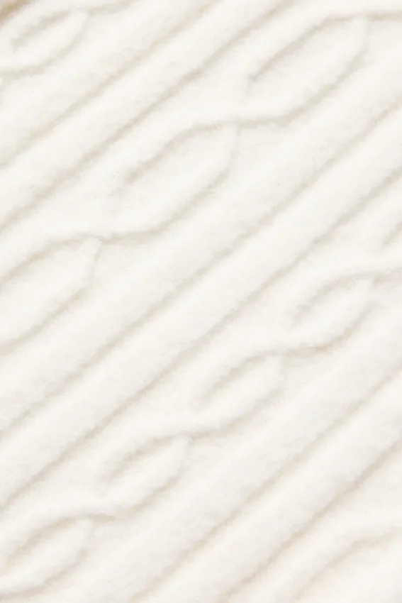 Kort kabelstickad Winter Bliss-tröja med hög hals och långärmad – Ivory