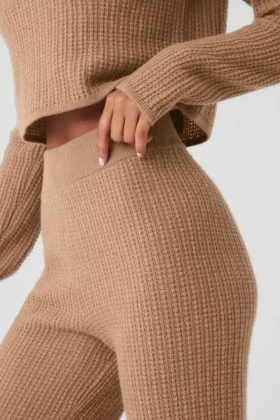 Kashmir-High-Waist-byxor med fluffig våffelstruktur – Toasted Almond