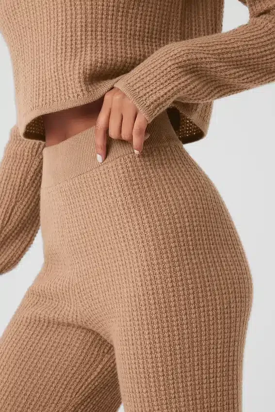 Kashmir-High-Waist-byxor med fluffig våffelstruktur – Toasted Almond