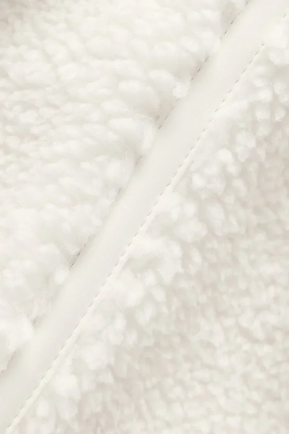 Kort Sherpa-jacka med snedskurna sidor – Ivory