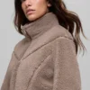Kort Sherpa-jackor med snedskurna sidor – Chai Latte