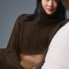 Kortärmad turtleneck med kabelstickning från Winter Bliss – Espresso