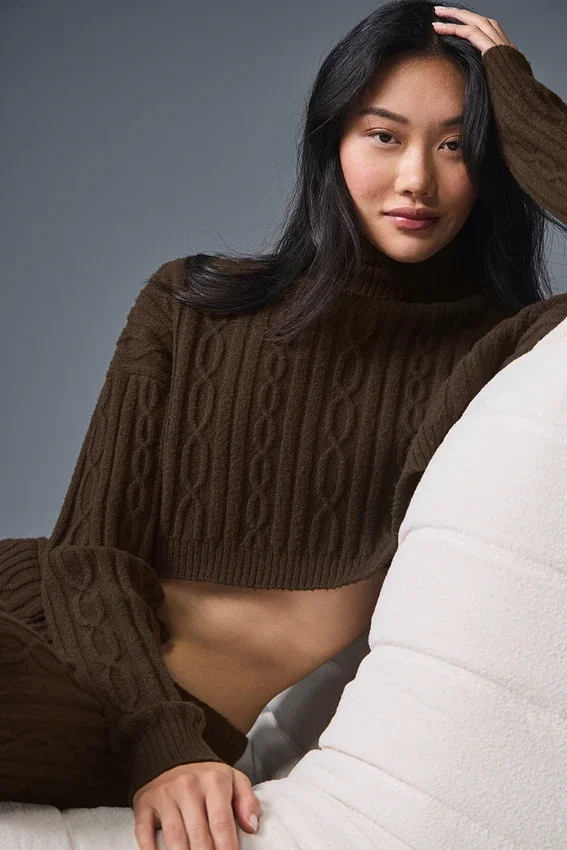Kortärmad turtleneck med kabelstickning från Winter Bliss – Espresso