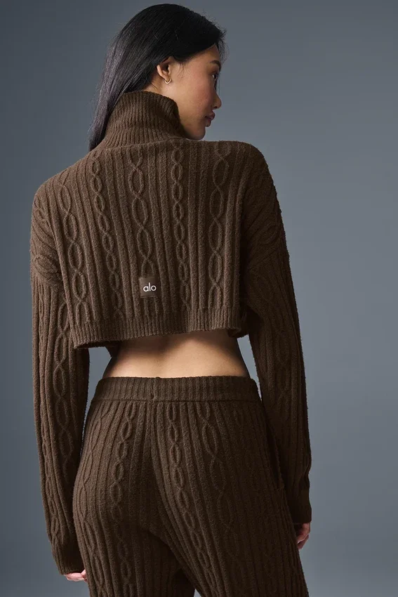 Kortärmad turtleneck med kabelstickning från Winter Bliss – Espresso
