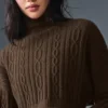 Kortärmad turtleneck med kabelstickning från Winter Bliss – Espresso