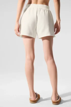 Low Key Sweat Shorts – Elfenben