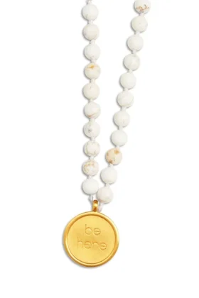 Mala-halsband i vit turkos
