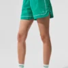 Motivate Track Shorts – Grankrön/Vit