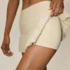 My Serve-tenniskjol i bomull och kashmir med High-Waist-modell – sandbeige/vit