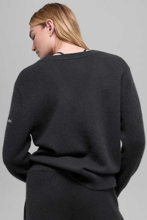 Oversized stickat plagg med V-ringning i ull och kashmir från New Class – svart