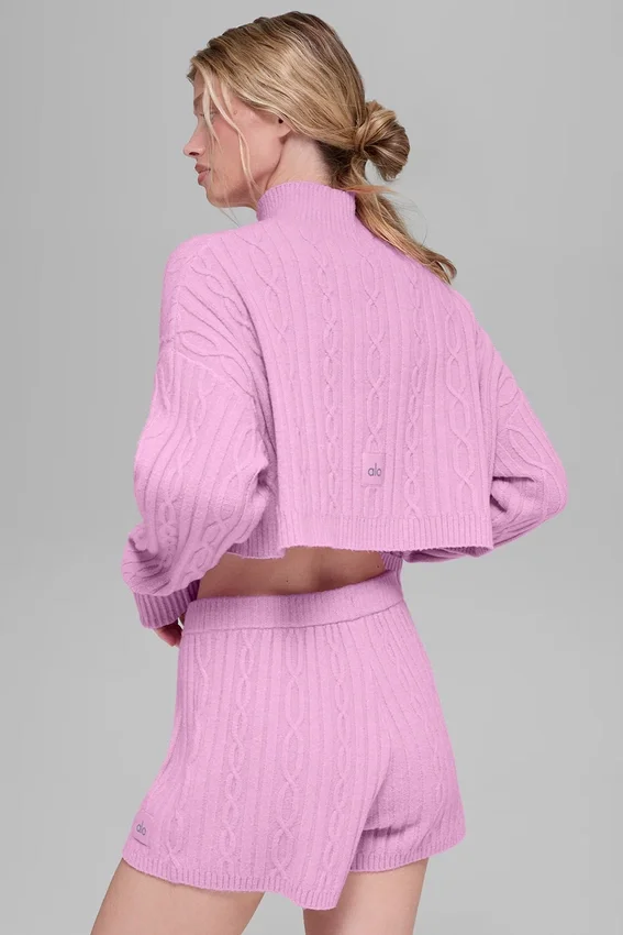 Kortärmad Winter Bliss-tröja med hög hals i kabelstickning – Candy Heart P