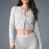 Pointelle-stickat T-shirt Be Mine Cardigan – ljusgrå melerad