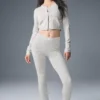 Pointelle-stickat T-shirt Be Mine Cardigan – ljusgrå melerad