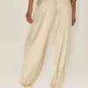 Radiance-byxor i sidenblandning med High-Waist – Sandy Beige
