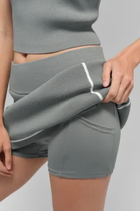Ribbad stickad Highline-minikjol – Lunar Grey/White
