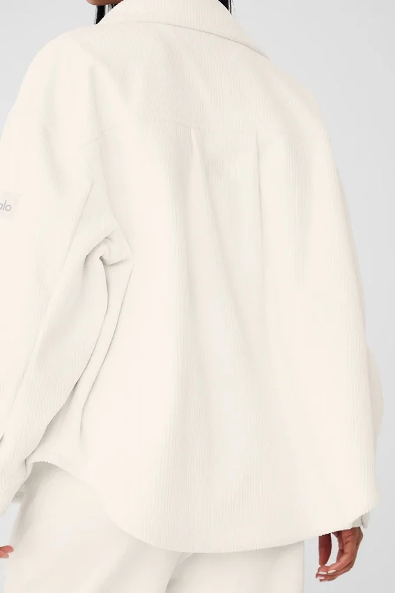 Ribbad velour-shacket ”Mountain Side” – elfenben