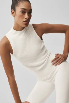 Ärmlös topp i stickat Unwind-material – Ivory