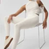 Ärmlös topp i stickat Unwind-material – Ivory