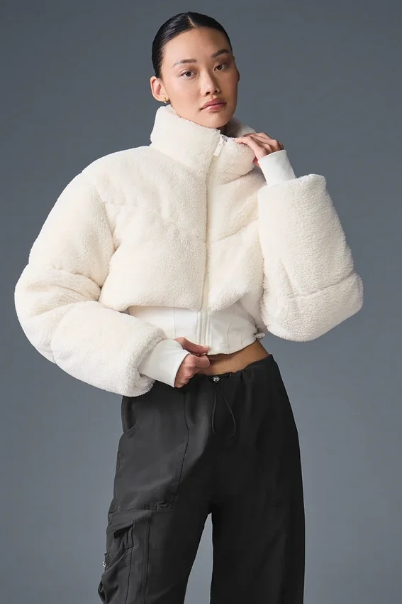 Sherpa Main Act Corset Puffer – elfenben