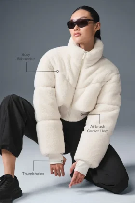 Sherpa Main Act Corset Puffer – elfenben