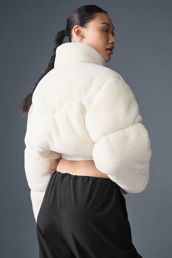 Sherpa Main Act Corset Puffer – elfenben