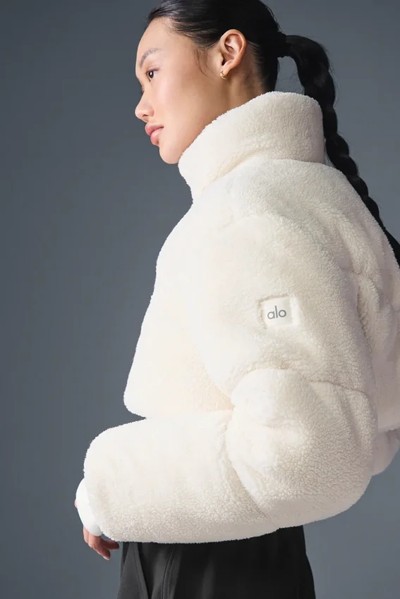 Sherpa Main Act Corset Puffer – elfenben
