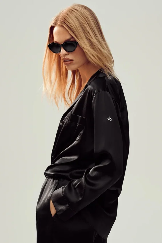 Silk Luminous Button up – Svart
