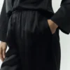 Silk Luminous Byxor (lång) – Svart
