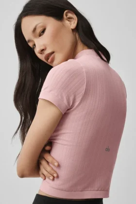 Sömlös kortärmad topp i pointelle med hög hals – Vintage Pink