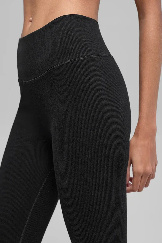 Sömlösa High-Waist-leggings med tvåfärgad ribbning – Svarta
