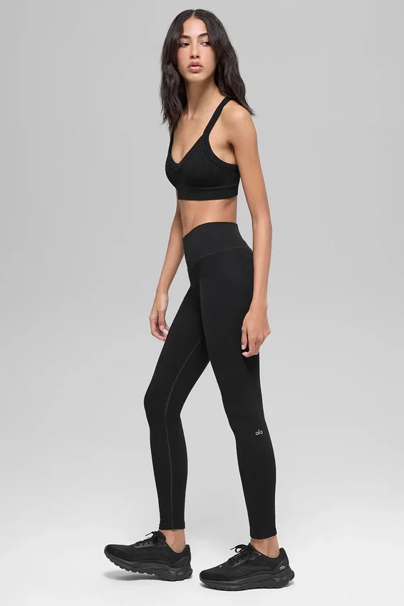 Sömlösa High-Waist-leggings med tvåfärgad ribbning – Svarta