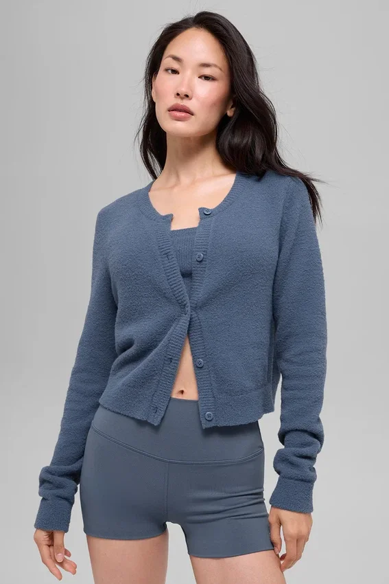 Snuggle up Stickat kort kofta – Bluestone