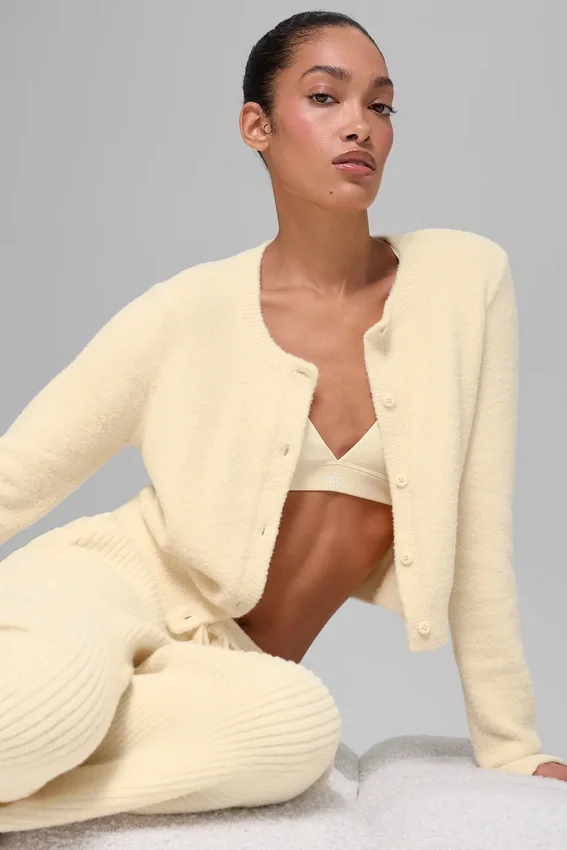 Snuggle up Stickat kort kofta – Candlelight Yellow