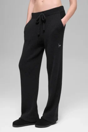 Snuggle Up-tröja och High-Waist-byxor med vida ben – Svart