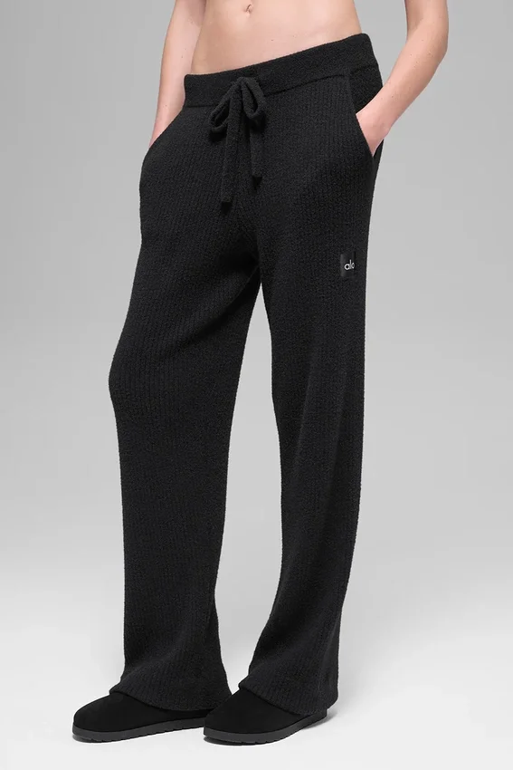 Snuggle Up-tröja och High-Waist-byxor med vida ben – Svart