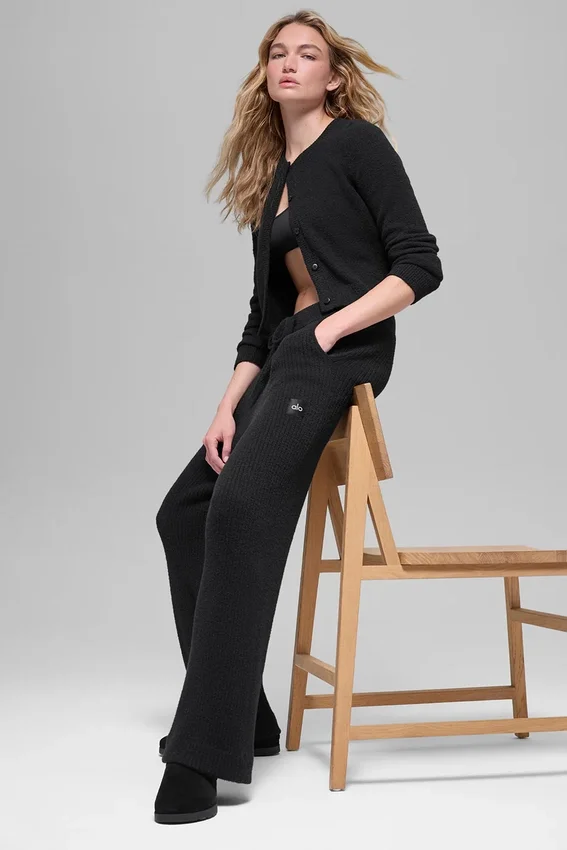 Snuggle Up-tröja och High-Waist-byxor med vida ben – Svart