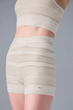 Sport Play High-Waist stickade shorts – elfenben/alabaster