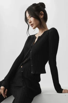 Stickat cardigan – Svart