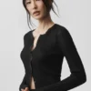 Stickat cardigan – Svart