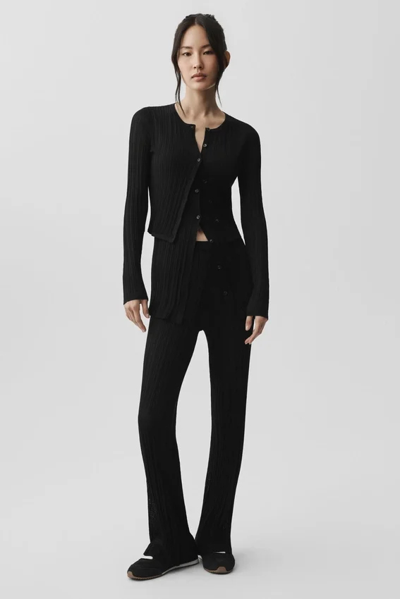 Stickat cardigan – Svart
