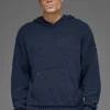 Strickad huvtröja med struktur – Navy